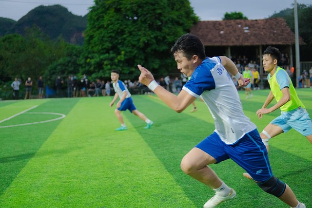 孙兴慜热刺告别战被换下场的时刻